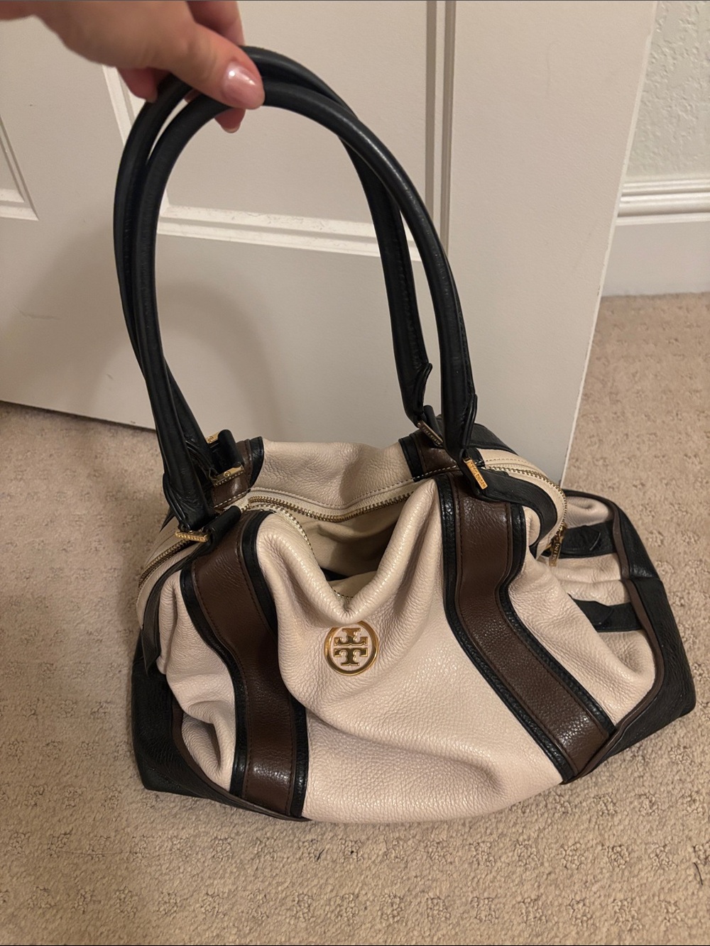 Tory Burch Cream and Brown Pebbled Leather Shoulder Bag with Black Trim - Picture 3 of 6